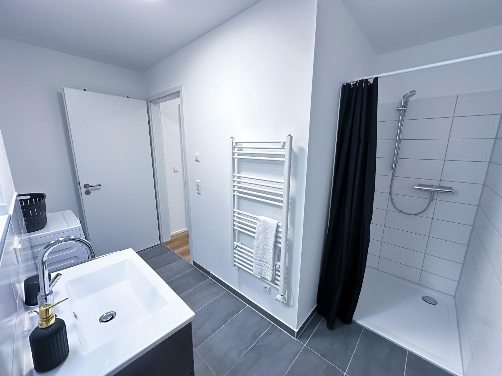 Suite4Me - Balkon I Kueche I Waschmaschine I Mainz-Kostheim Wiesbaden Buitenkant foto